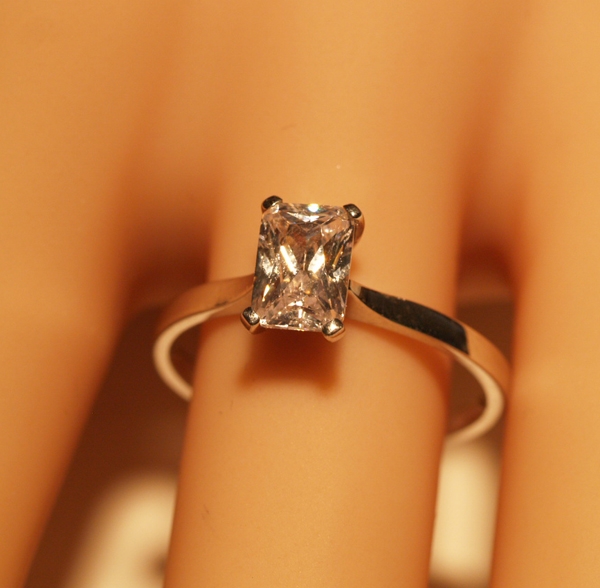 Diamond engagement rings uk on finance