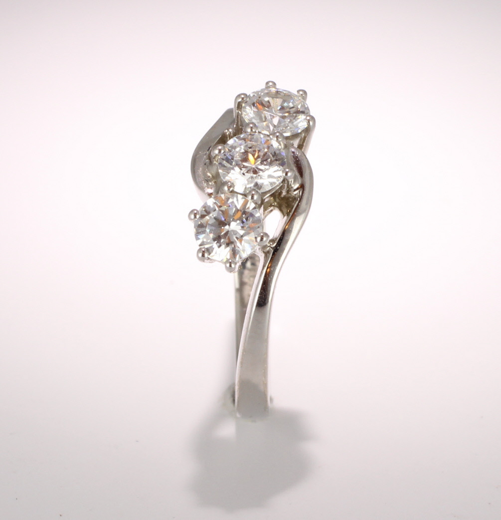 Womens engagement hotsell rings uk