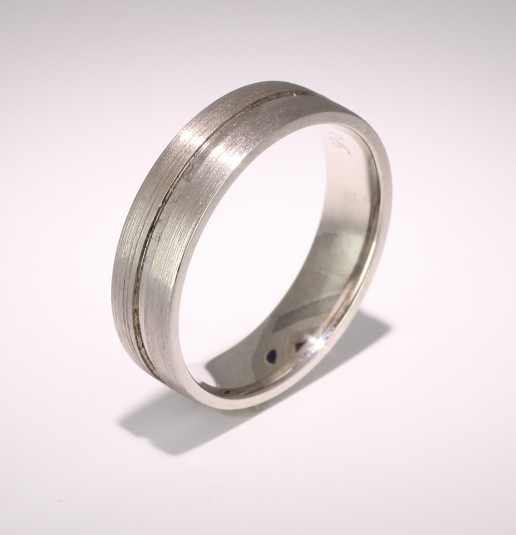 Patterned Designer White Gold Wedding Ring - Carezza