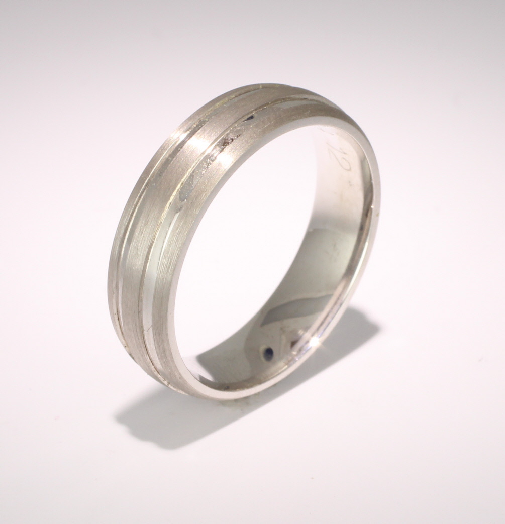 Patterned Designer White Gold Wedding Ring - Dedique