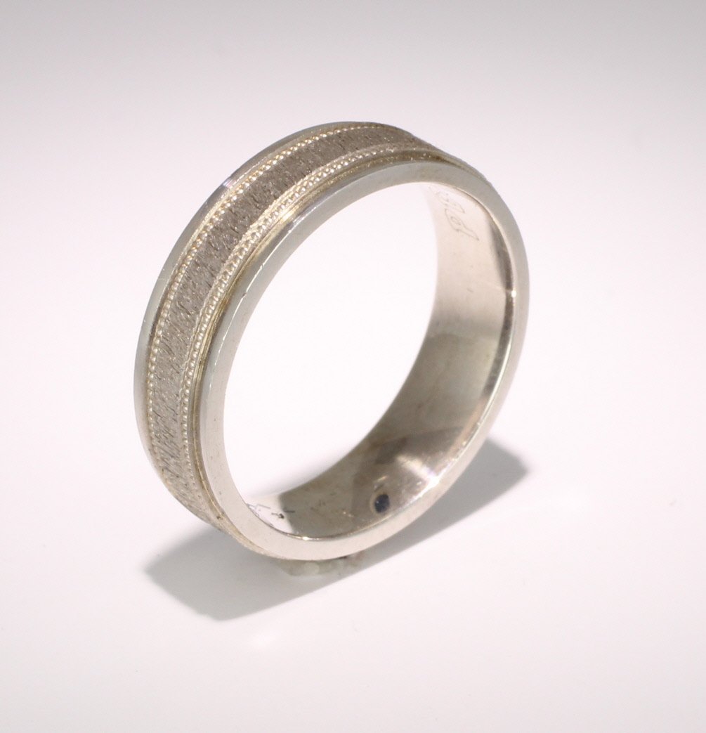 Patterned Designer White Gold Wedding Ring - Deseo