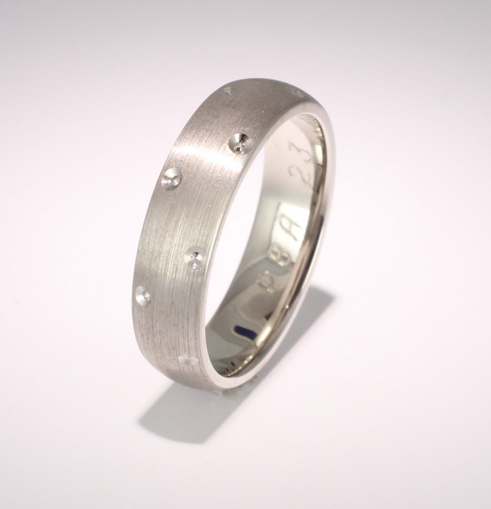 Patterned Designer White Gold Wedding Ring - Entrelace