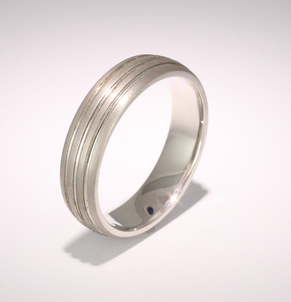 Patterned Designer White Gold Wedding Ring - Foveo