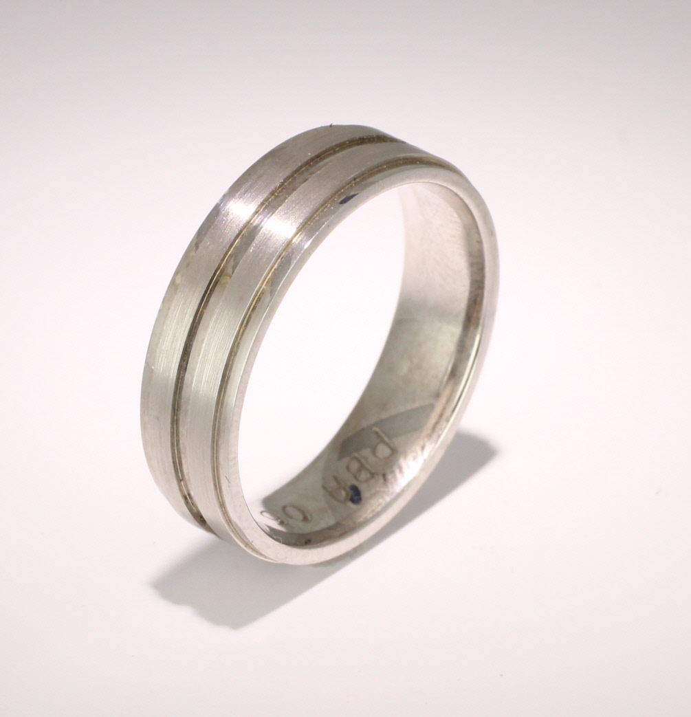 Patterned Designer White Gold Wedding Ring - Miele