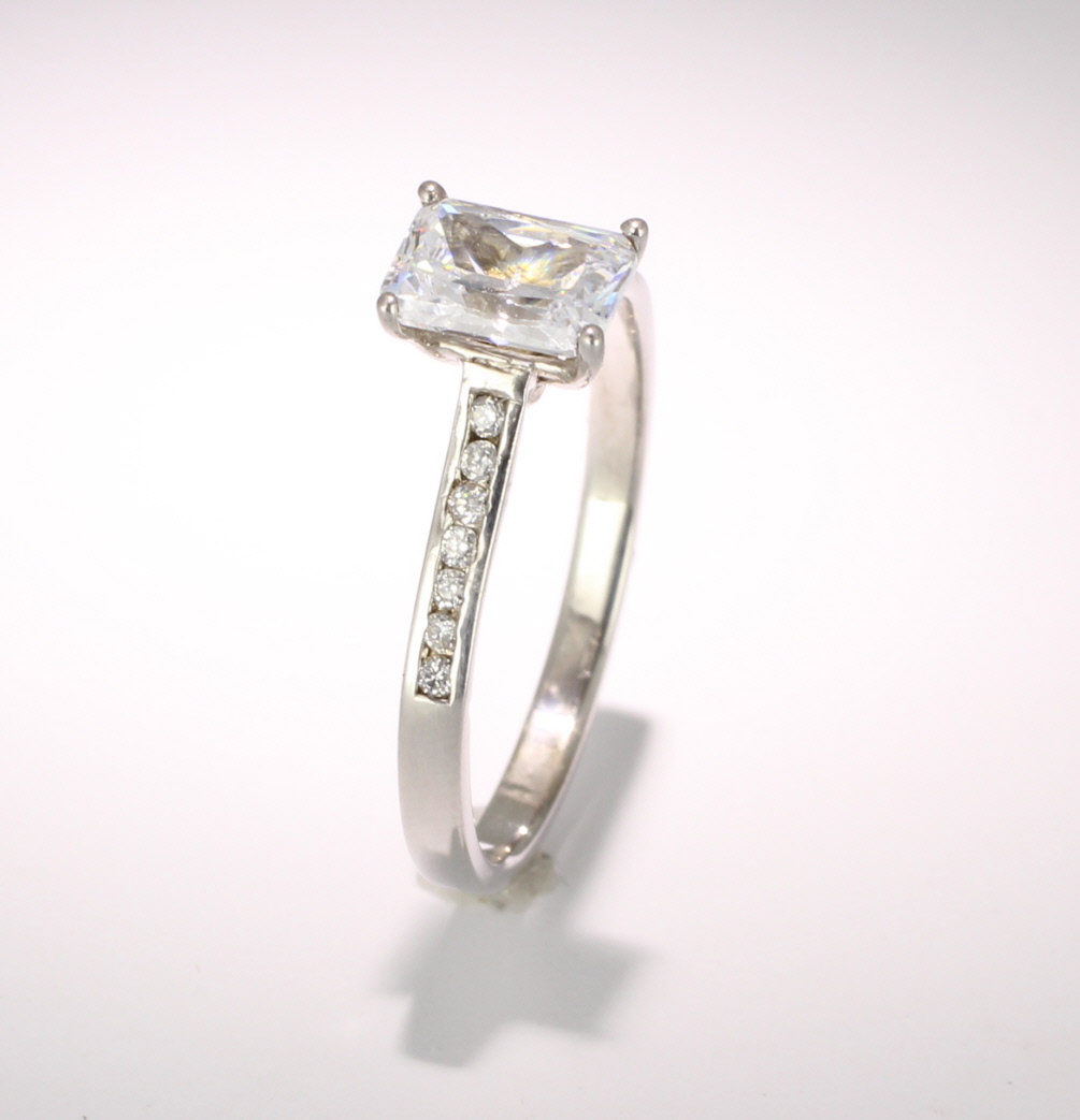 Engagement Ring with Shoulder Stones (TBC718) - GIA Certificate