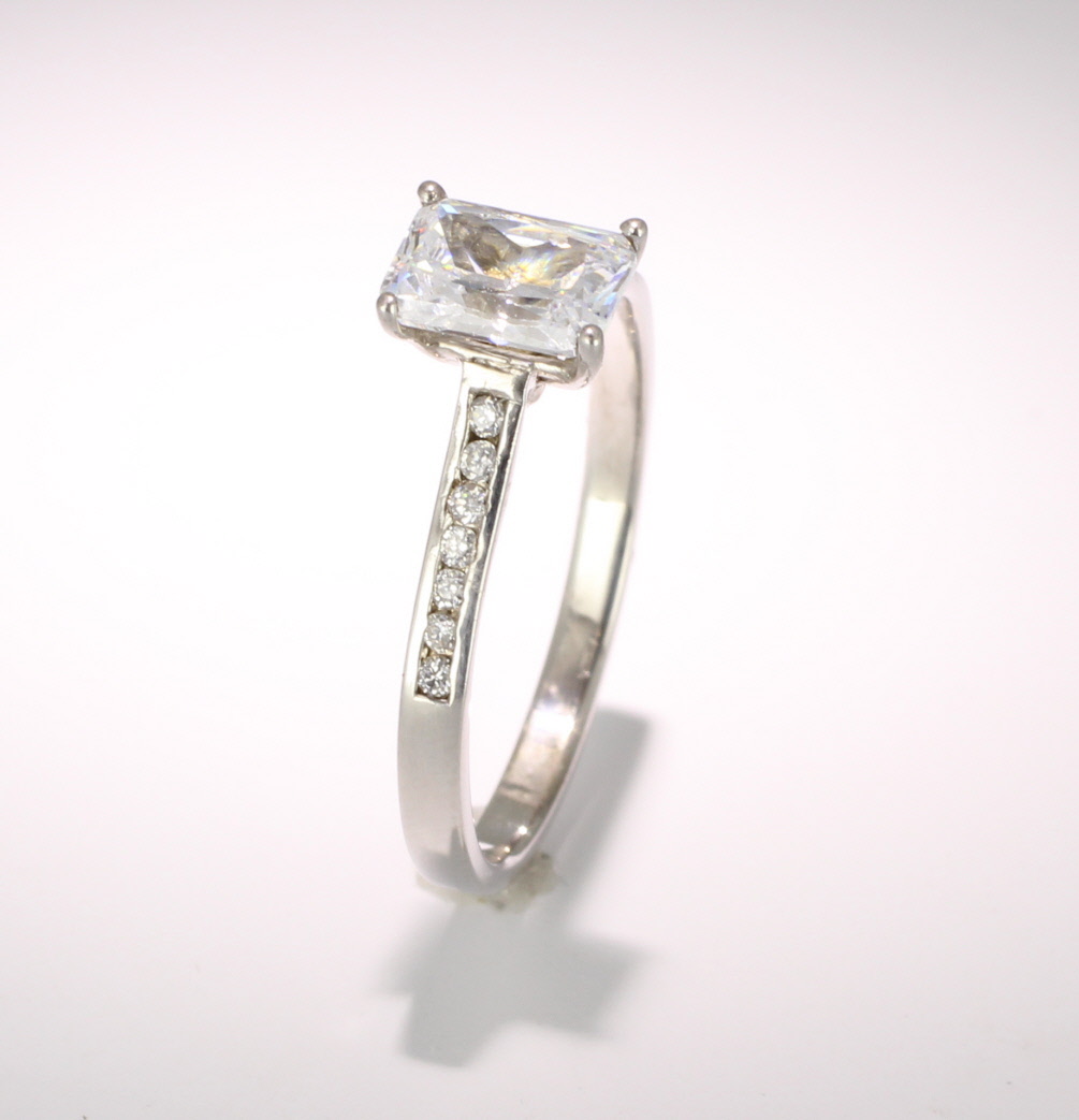 Engagement Ring with Shoulder Stones - (TBC718) 