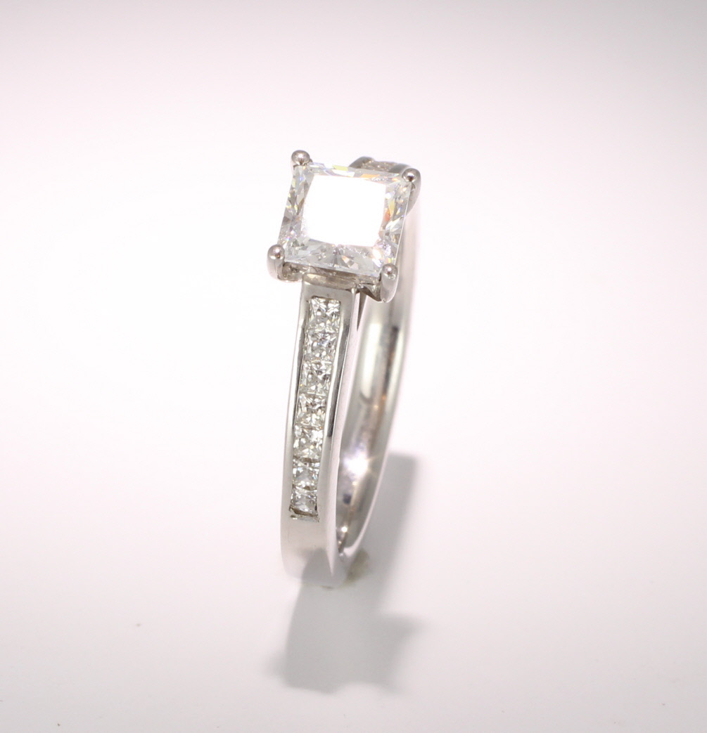 Engagement Ring with Shoulder Stones - (TBC842) 