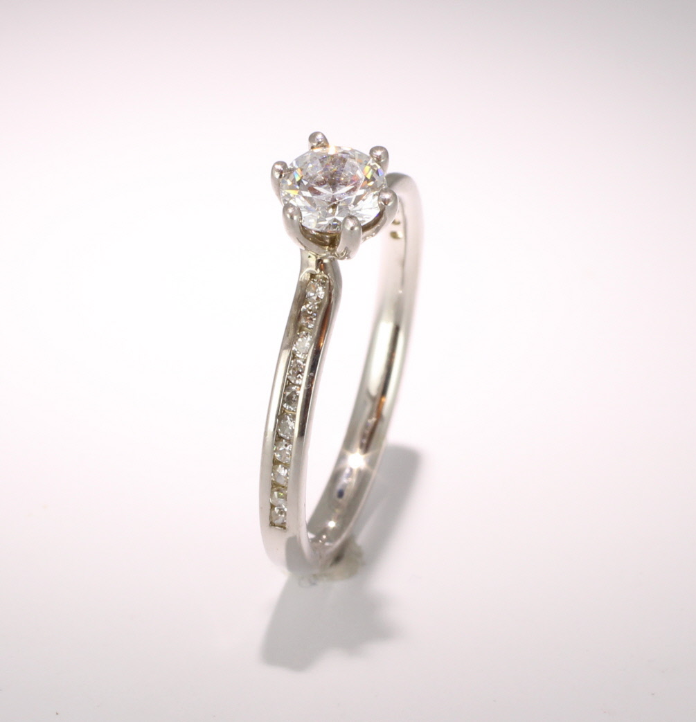 Engagement Ring with Shoulder Stones - (TBC876) 