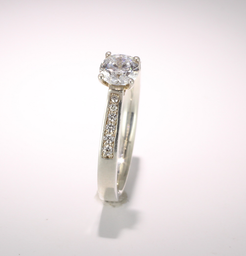 Engagement Ring with Shoulder Stones - (TBC911)