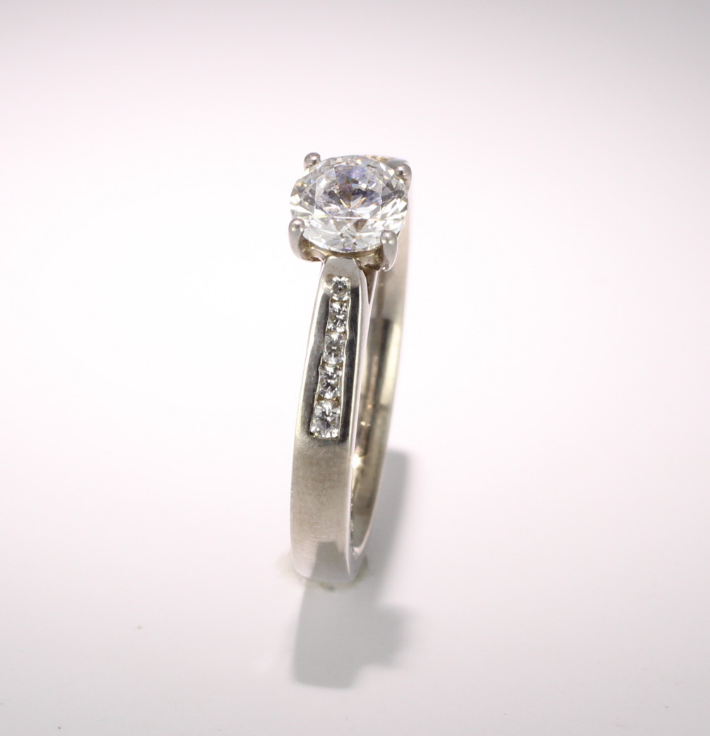 Engagement Ring with Shoulder Stones - (TBC906MTSS)