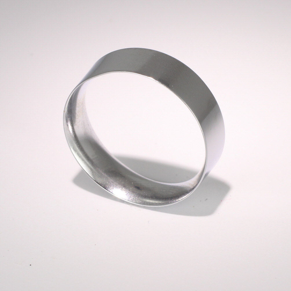 Solid platinum wedding band top