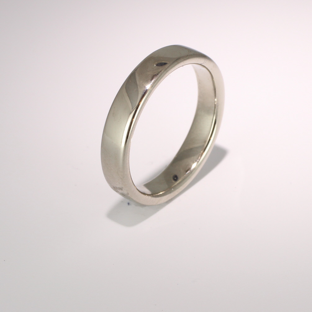 Soft Court Medium - 4mm (SCSM4 W) White Gold Wedding Ring