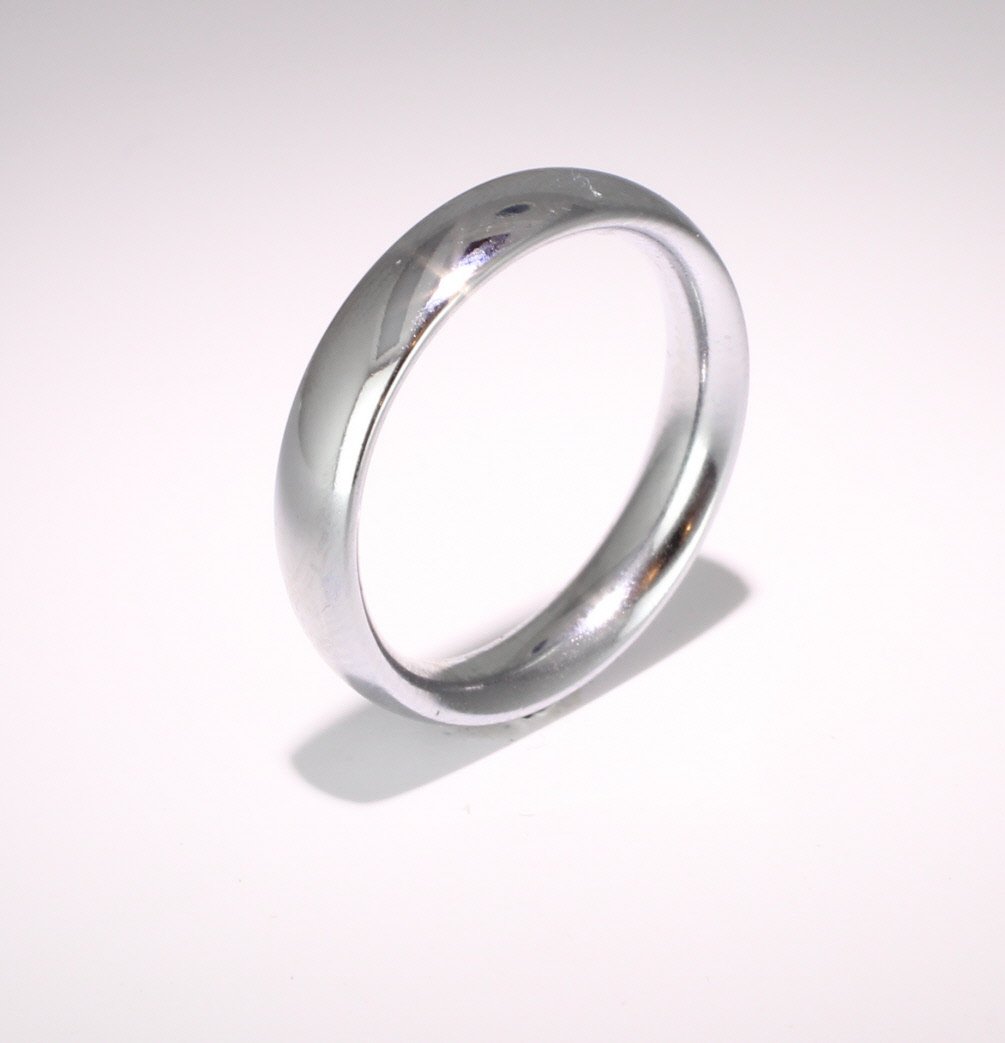Court Traditional Heavy - 4mm Platinum Wedding Ring